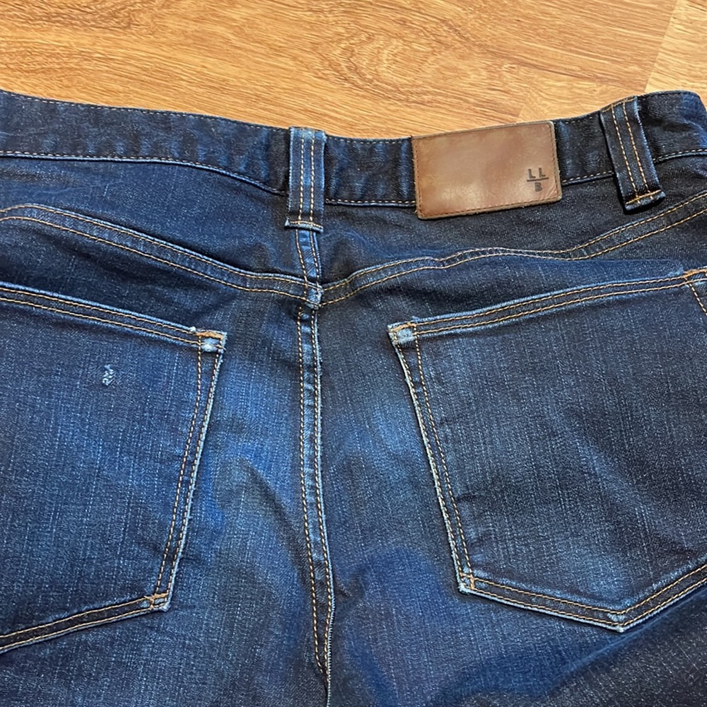 LL Bean Men’s Signature Slim Straight Fit (Size 32Wx34)